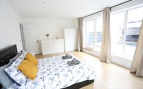 Spacious 3-Story Retreat With Rooftop Terrace And Modern Amenities